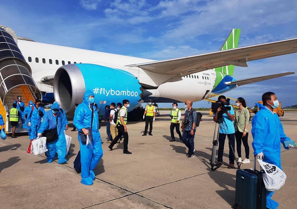 Bamboo Airways brings first foreign visitors back to Khanh Hoa